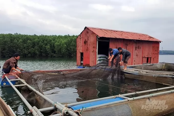 Combining aquaculture with tourism