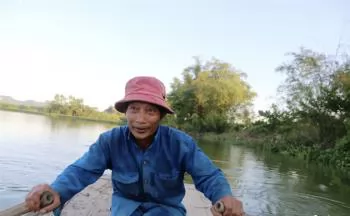 Couple spends decades protecting white storks on Ninh Bình river